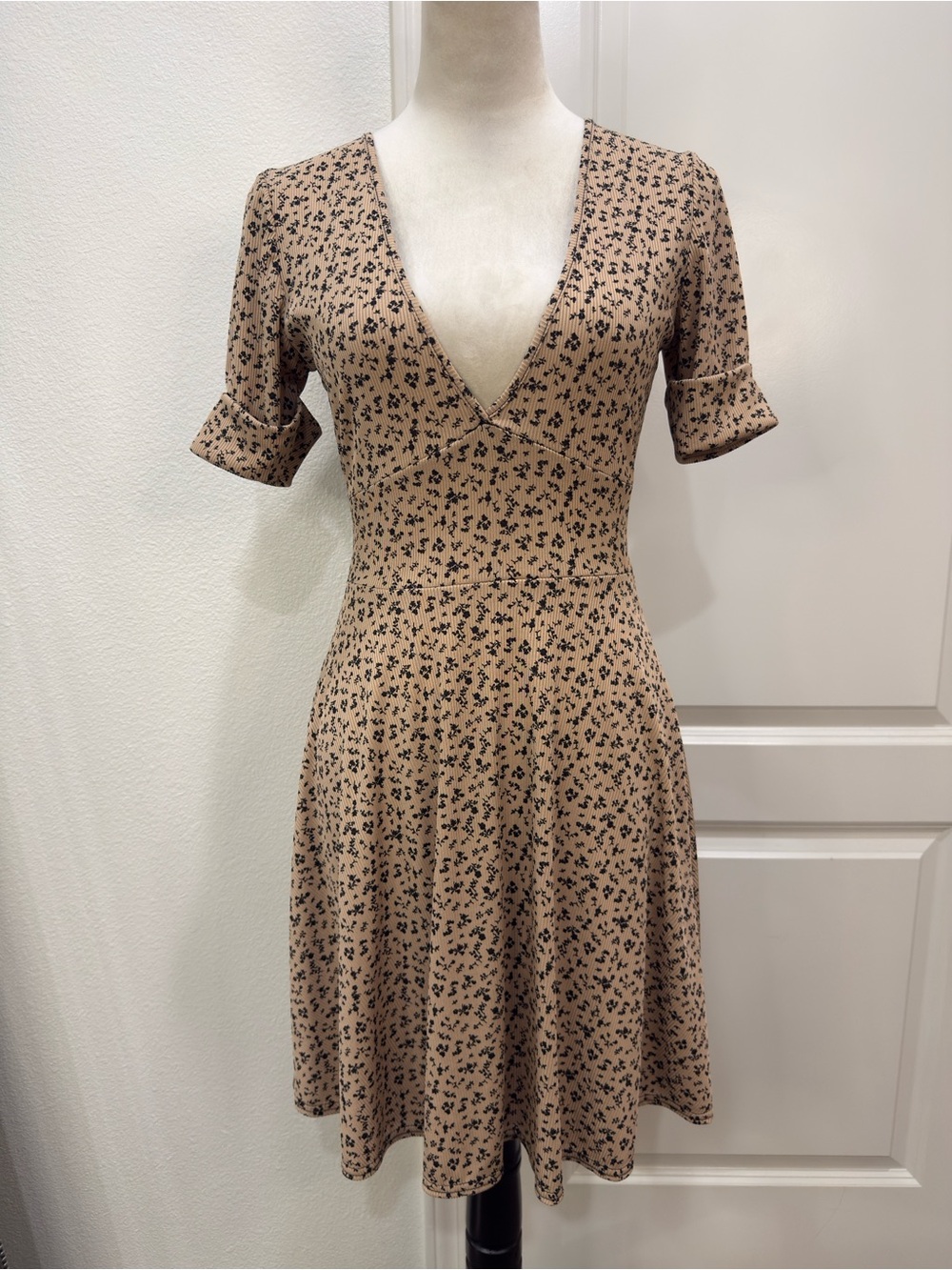 Boohoo Nude Floral V-Neck Skater Dress NWT